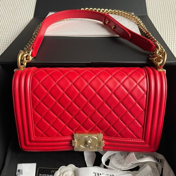 ♥️SOLD ON INSTAGRAM♥️ Chanel Le boy old medium red lambskin gold hardware